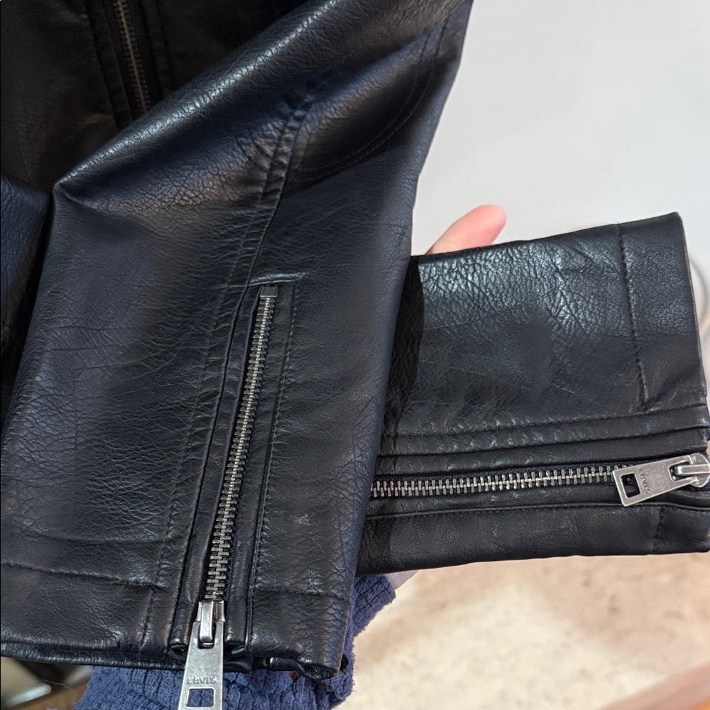 Levi's Classic Black Faux Leather Moto Jacket. Women’s Size Small - Picture 7 of 12